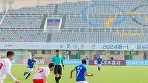 激情凝聚，海港荣耀再续：团结铸就辉煌，三冠王传奇诞生！